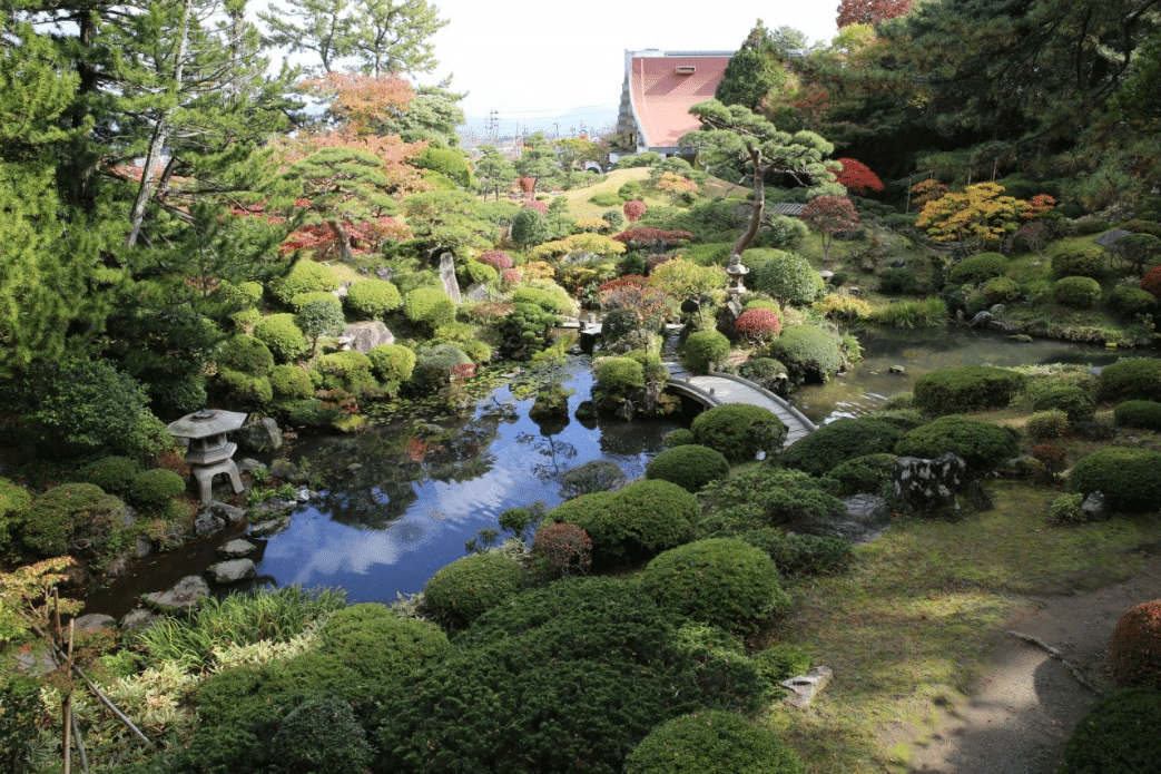 พิพิธภัณฑ์ศิลปะฮอนมะ ซึ่งเป็นที่ตั้งของบ้านพัก Seienkaku และสวน Kakubu-en ที่เมืองซากะตะ